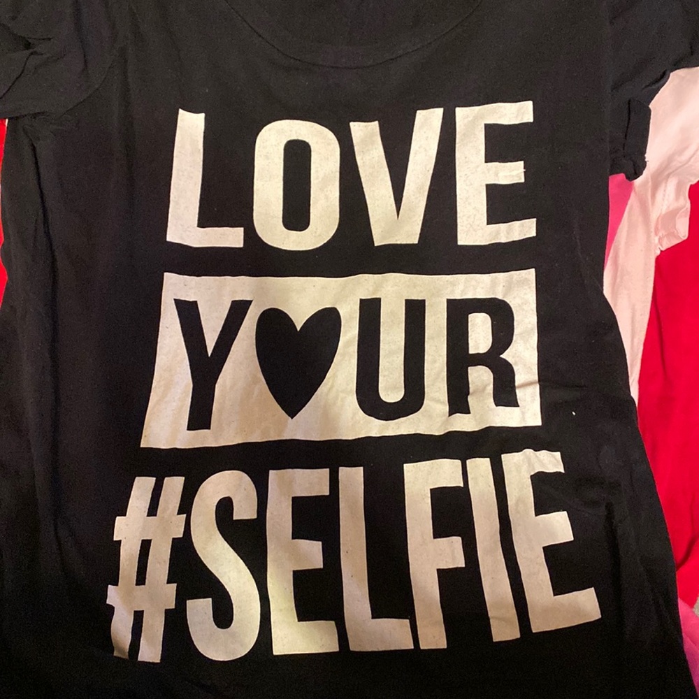 love your selfie short sleeve shirt